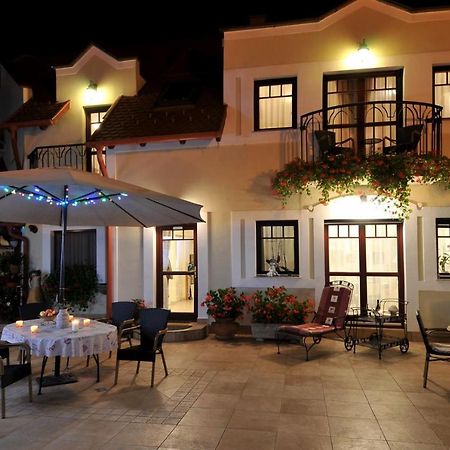 Patria Panzio Bed & Breakfast Eger Exterior photo