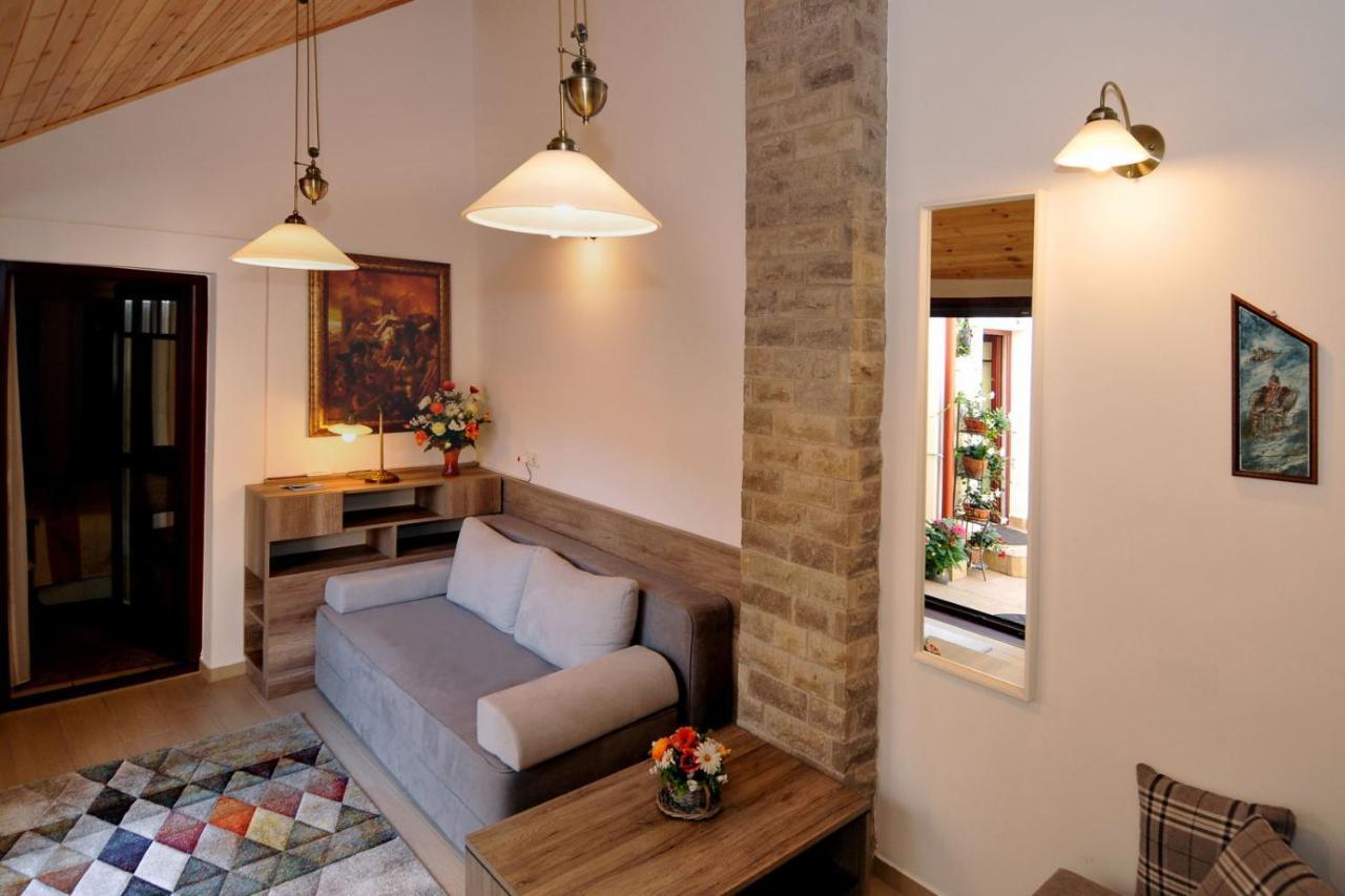 Patria Panzio Bed & Breakfast Eger Exterior photo